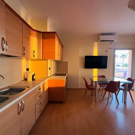 Vlora - Ggpremiumstays - 2 Double Bedrooms Apartment First Line Exclusive Beachfront With 2 Balconies Exterior photo